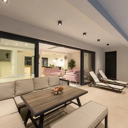 Luxe House