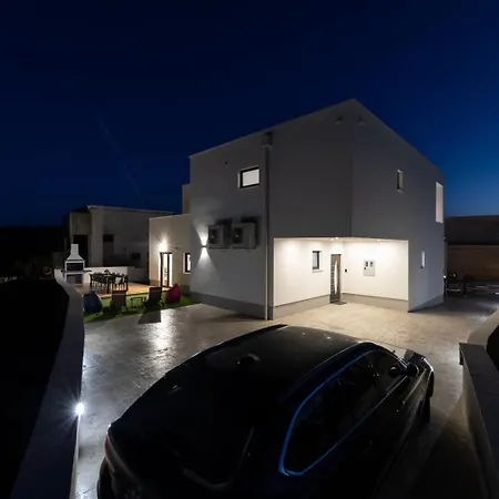 Luxe House *