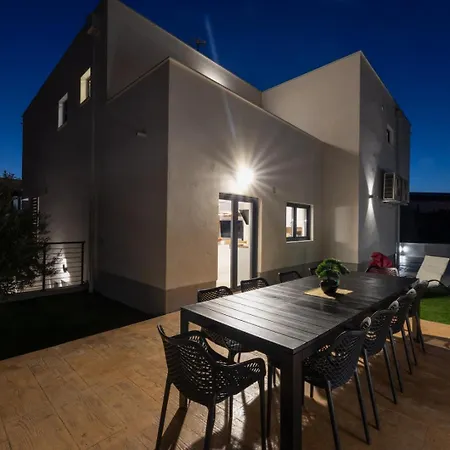 Luxe House *