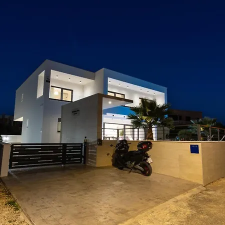 Luxe House Villa