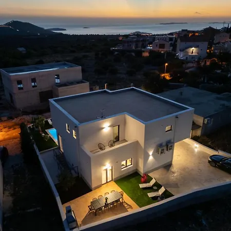 Luxe House Villa