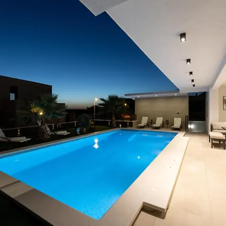 Luxe House Villa *