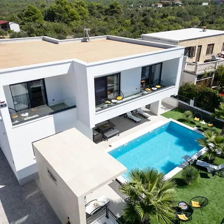 Luxe House