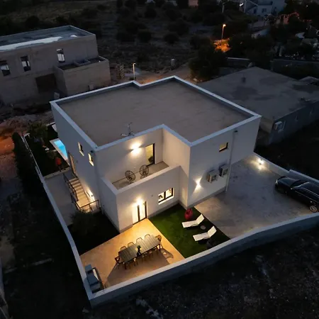 Luxe House Villa