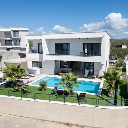 Luxe House *