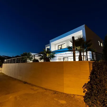Luxe House Villa *