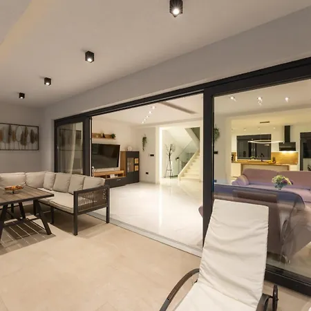 Luxe House Villa *